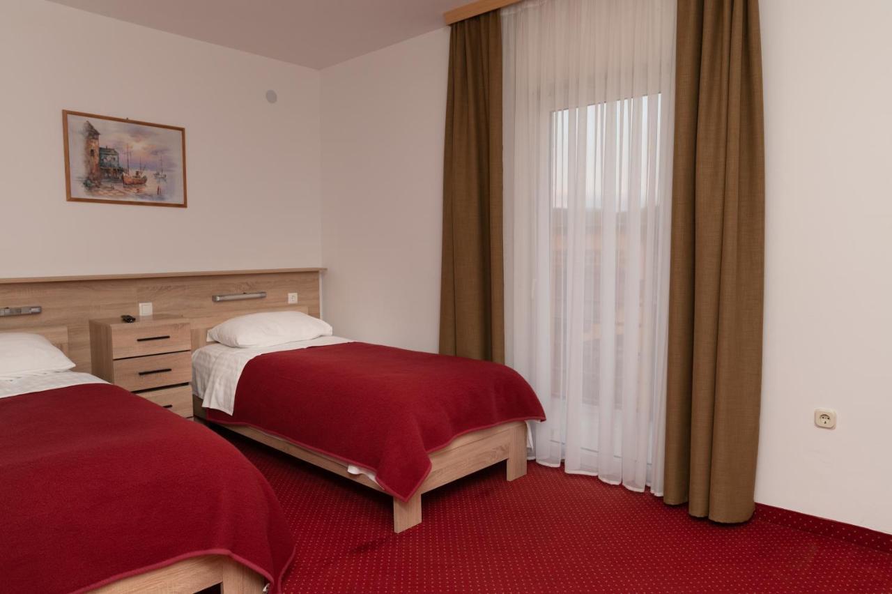 Hotel Mirni Kutak Otocac Luaran gambar