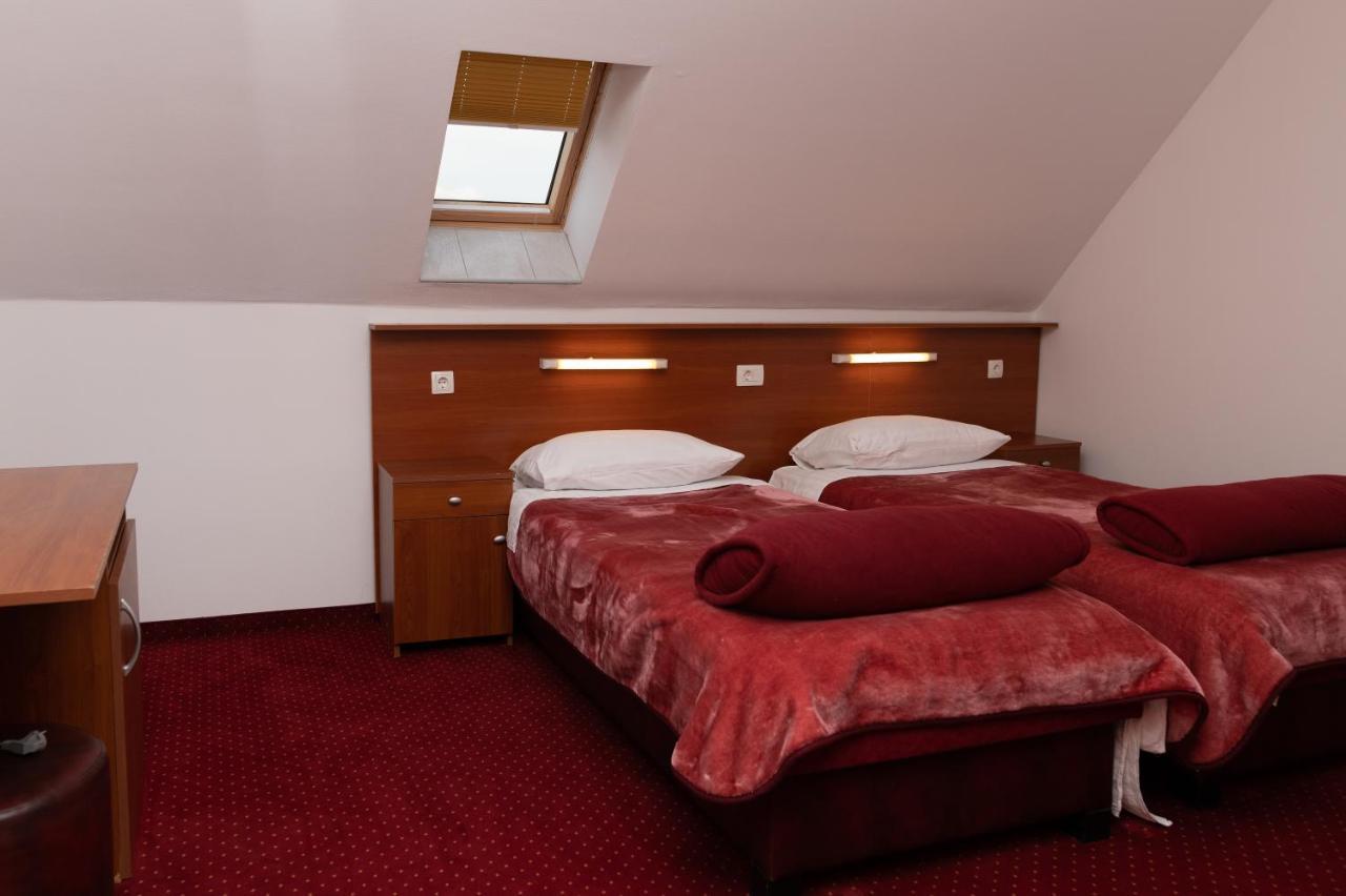 Hotel Mirni Kutak Otocac Luaran gambar