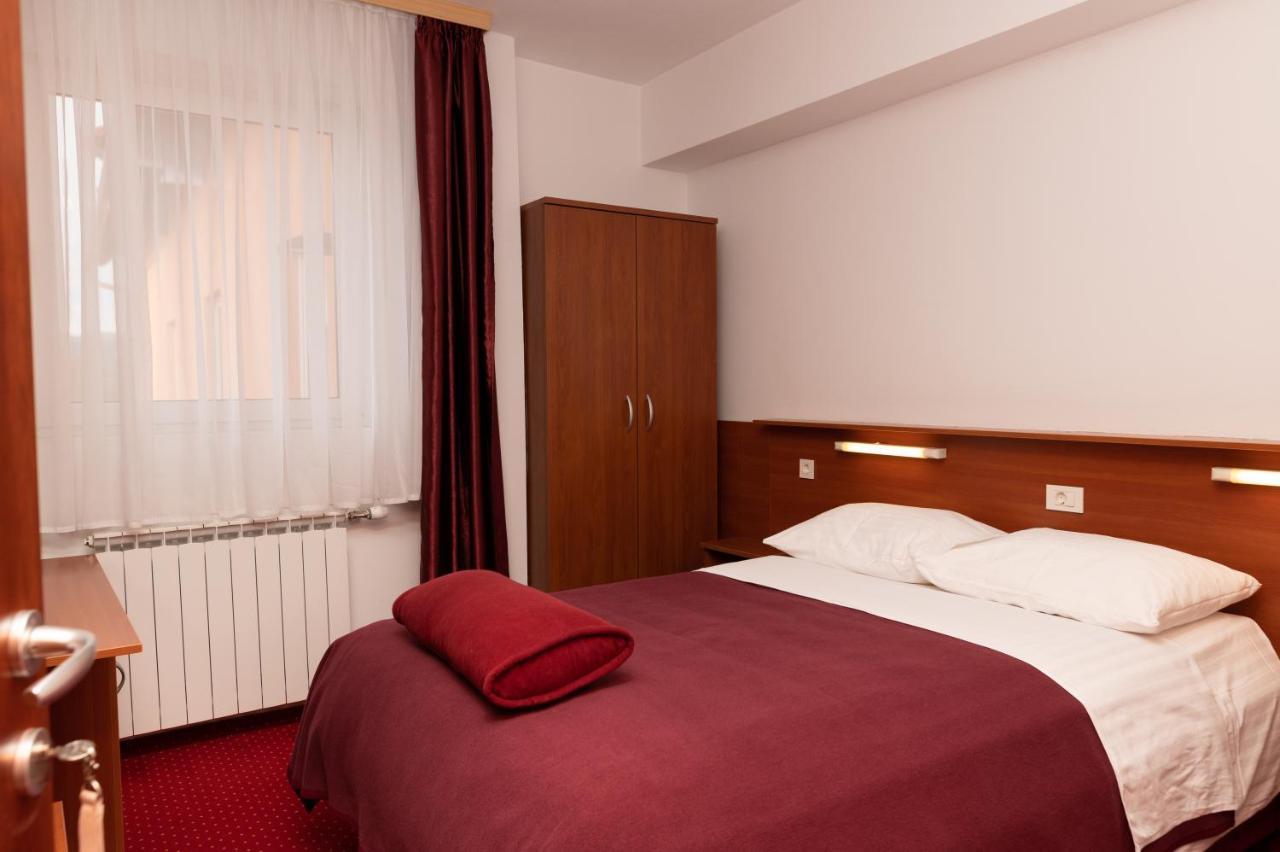 Hotel Mirni Kutak Otocac Luaran gambar