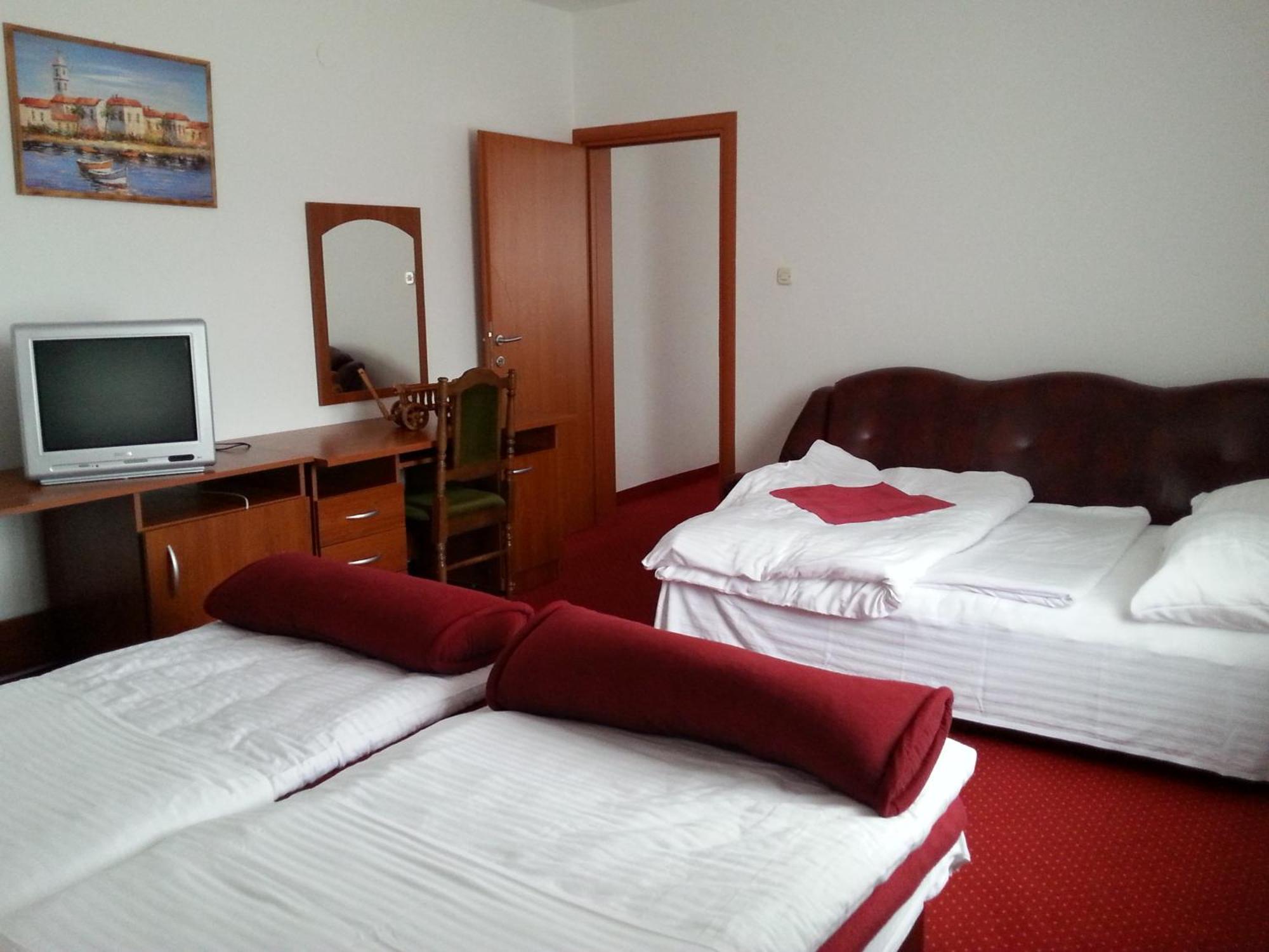 Hotel Mirni Kutak Otocac Luaran gambar