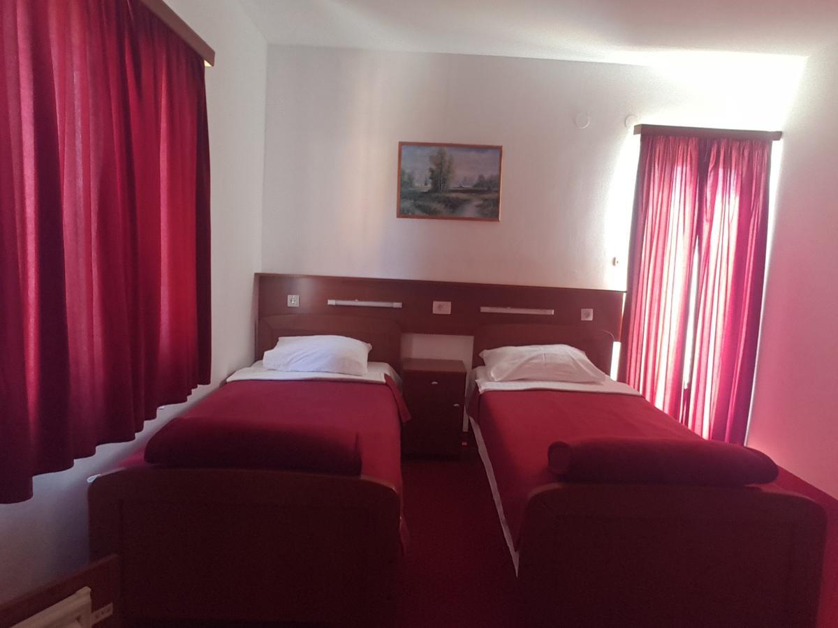 Hotel Mirni Kutak Otocac Luaran gambar