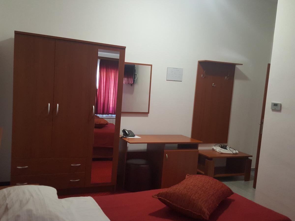 Hotel Mirni Kutak Otocac Luaran gambar