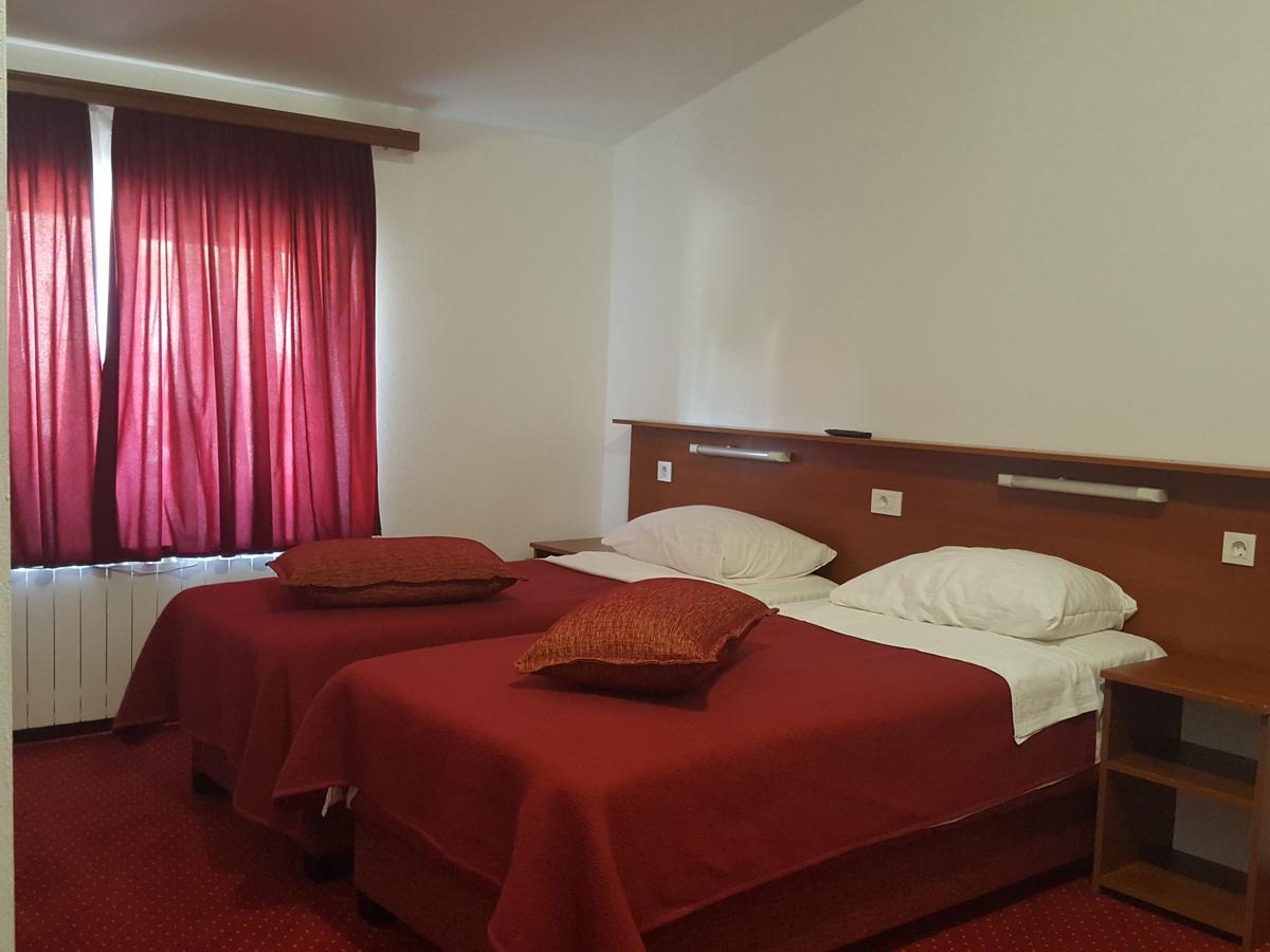 Hotel Mirni Kutak Otocac Luaran gambar