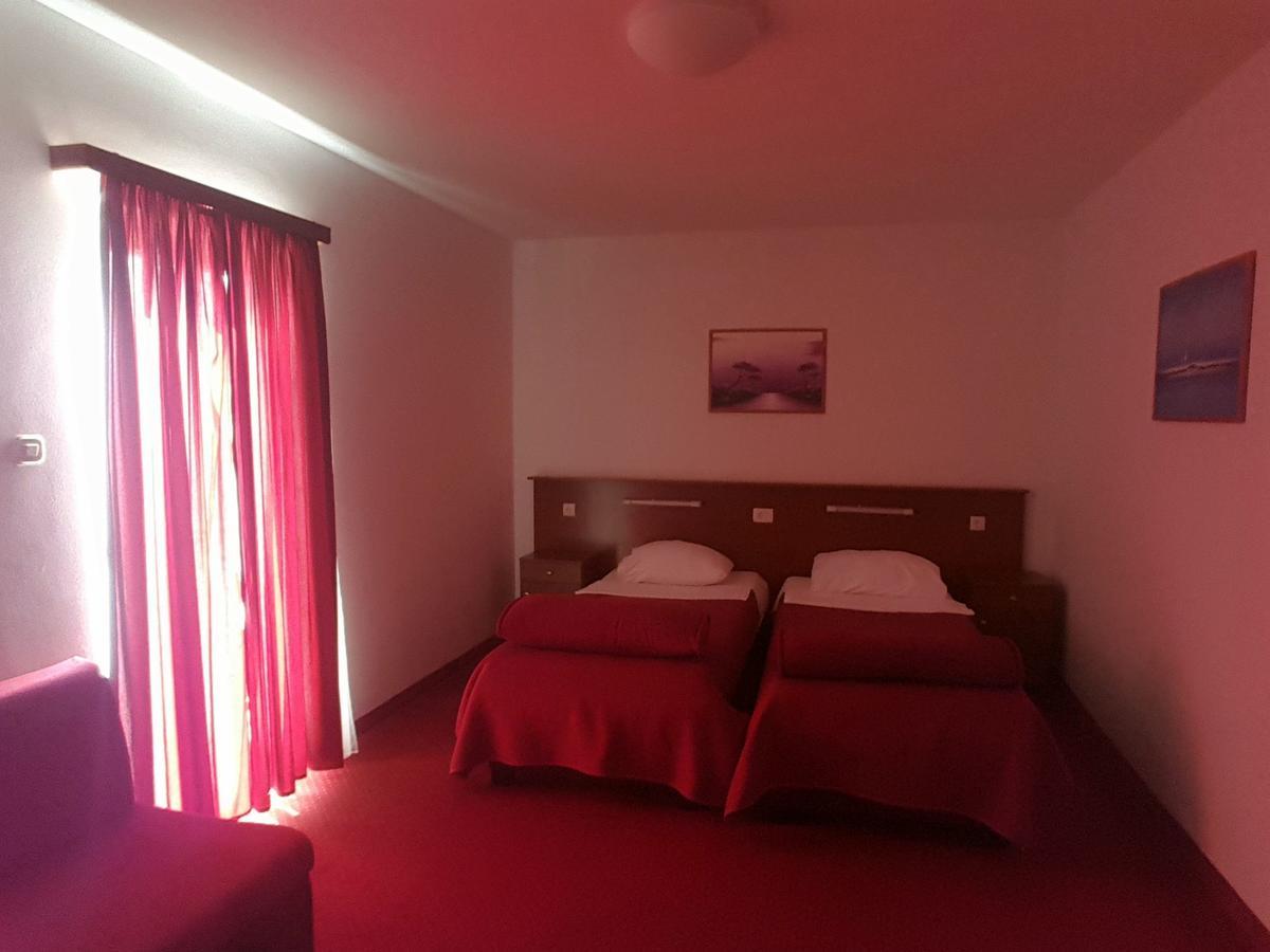 Hotel Mirni Kutak Otocac Luaran gambar