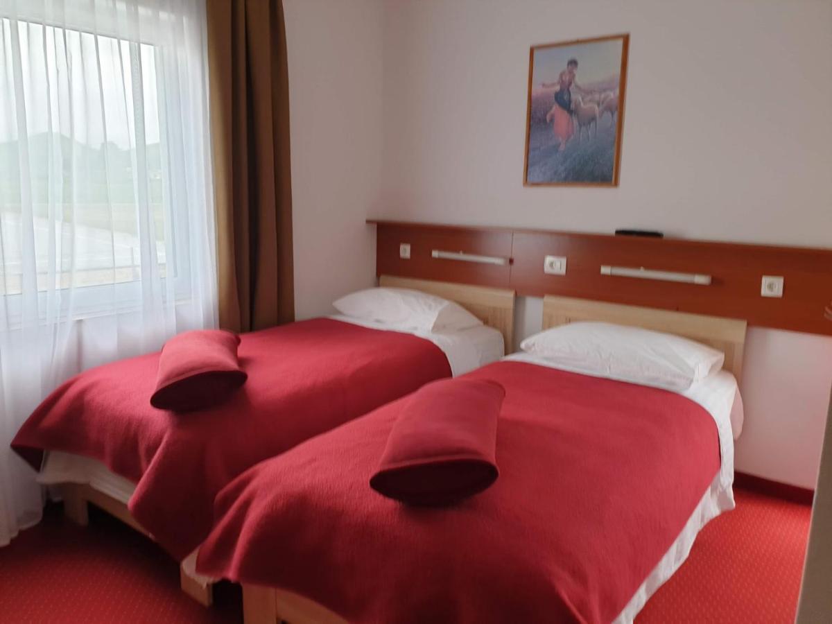 Hotel Mirni Kutak Otocac Luaran gambar