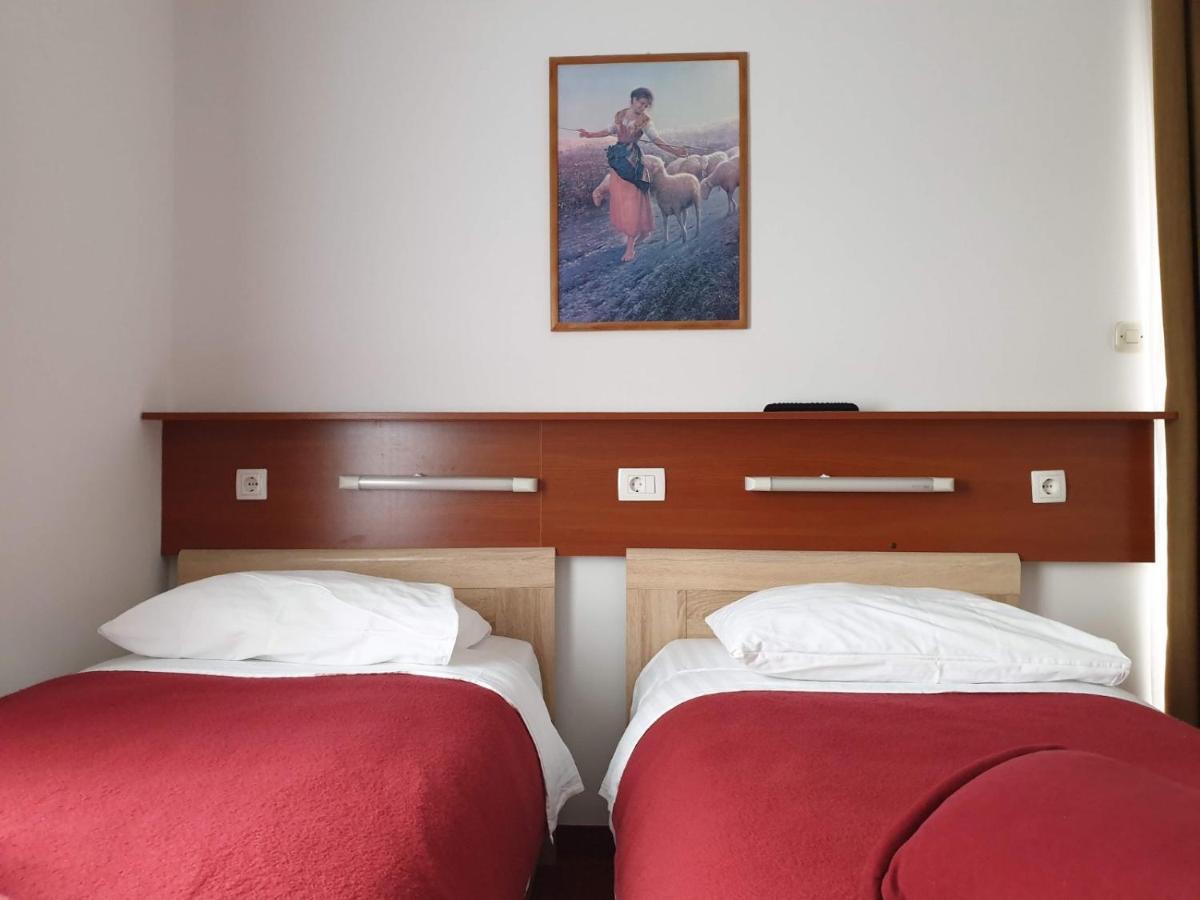 Hotel Mirni Kutak Otocac Luaran gambar