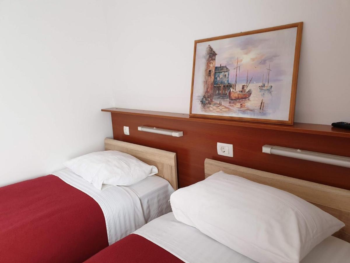 Hotel Mirni Kutak Otocac Luaran gambar