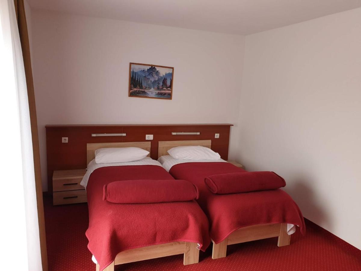 Hotel Mirni Kutak Otocac Luaran gambar